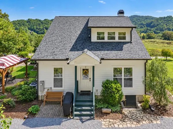 658 Pleasant Grove Church RD, Hendersonville, NC 28739