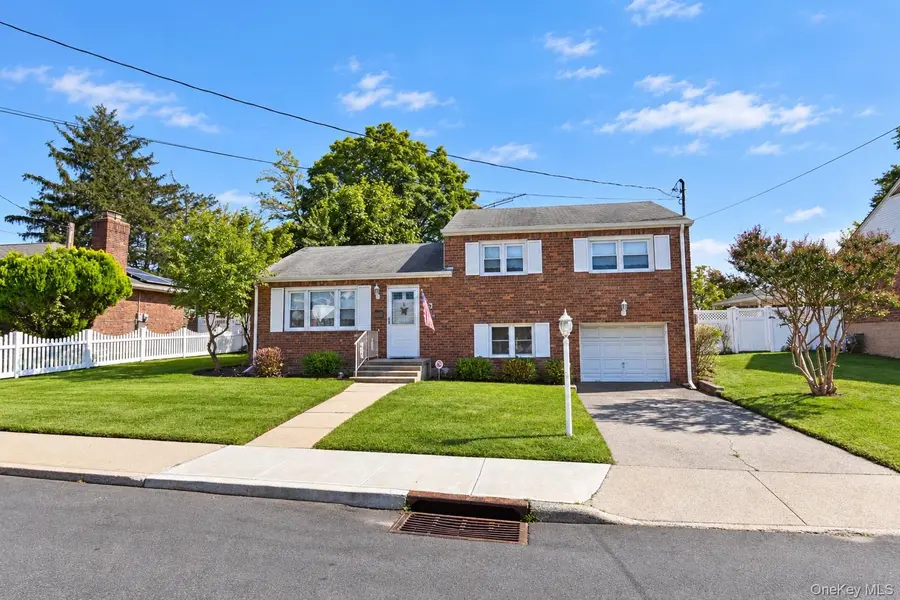 145 Arthur AVE, Floral Park, NY 11001