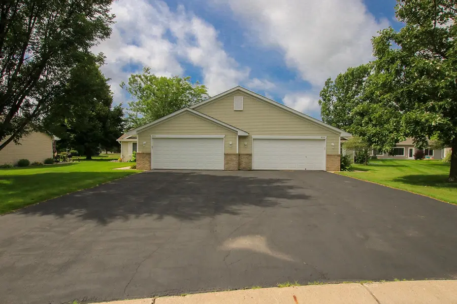 820 Greensview CT NW, Hutchinson, MN 55350