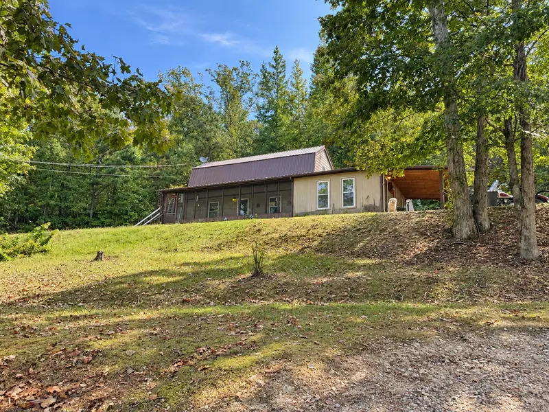 2060 Deer Creek Rd, Linden, TN 37096
