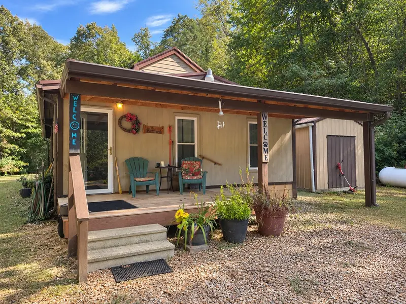 2060 Deer Creek Rd, Linden, TN 37096