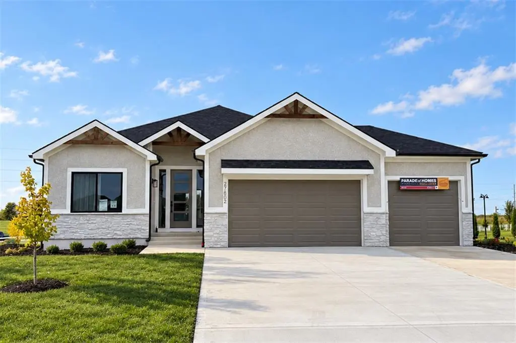 27602 E 128th CT, Lee's Summit, MO 64086