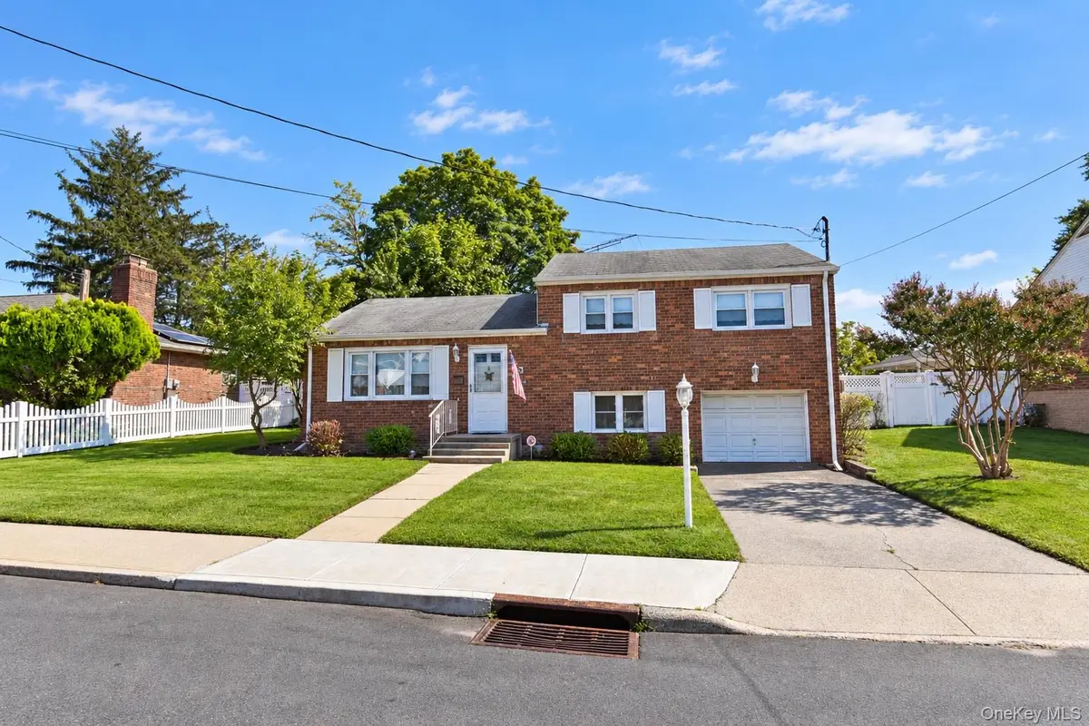145 Arthur AVE, Floral Park, NY 11001