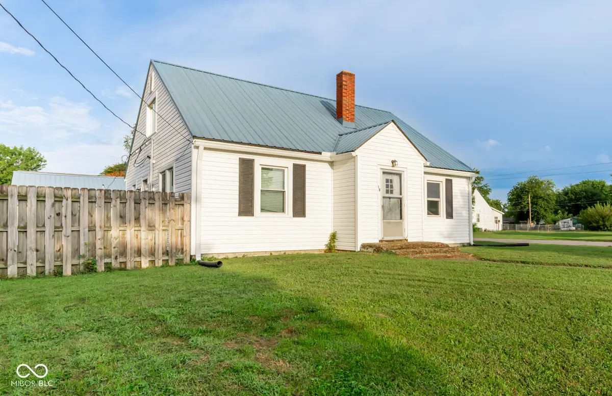 90 N Park DR, Scottsburg, IN 47170