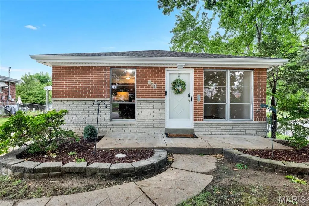 701 Avenue H, St Louis, MO 63125