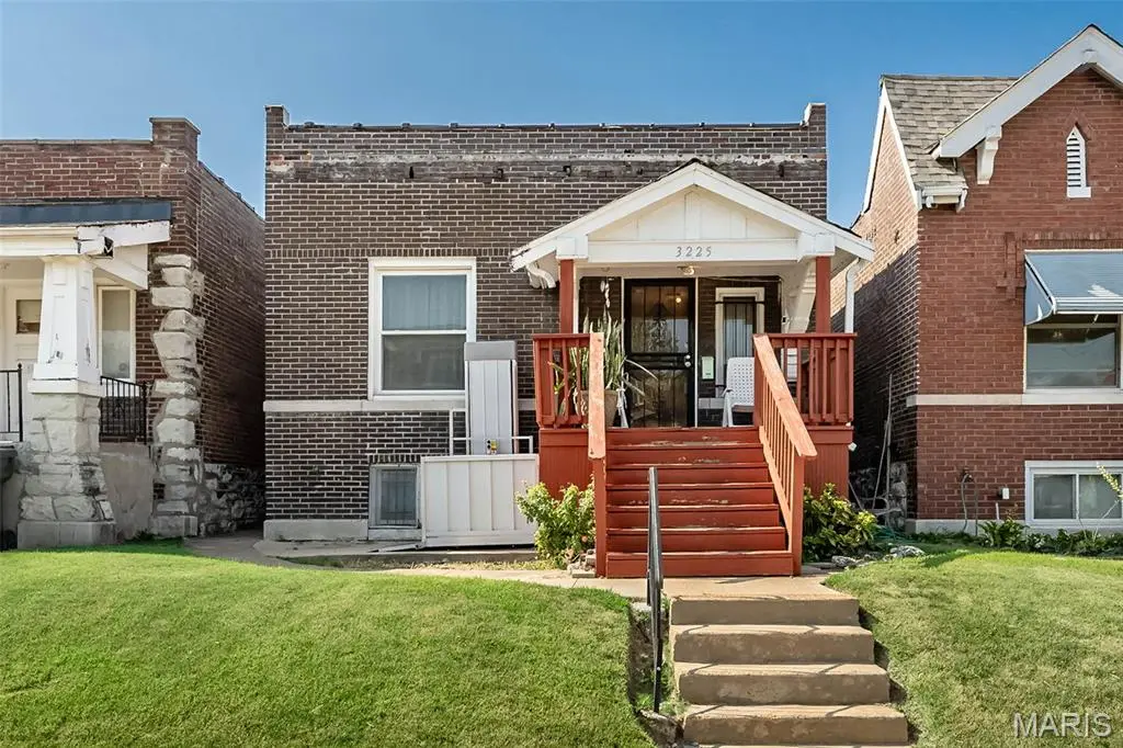3225 N Taylor AVE, St Louis, MO 63115