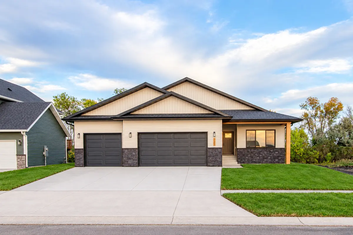 7102 65th ST S, Horace, ND 58047