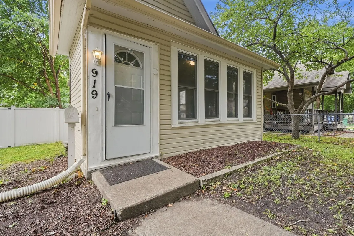 919 26th AVE SE, Minneapolis, MN 55414