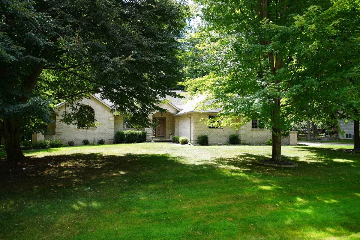 2077 CORMORANT LN, Suamico, WI 54313-4017