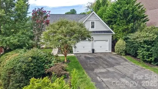 634 Vista Falls RD, Mills River, NC 28759