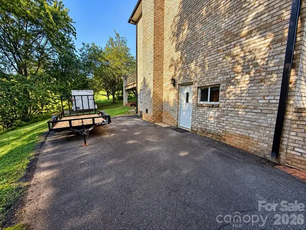 5980 Willowbottom RD, Hickory, NC 28602