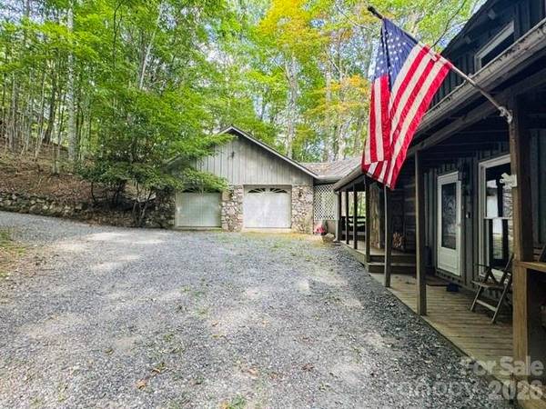 624 Fox Den RD, Mars Hill, NC 28754