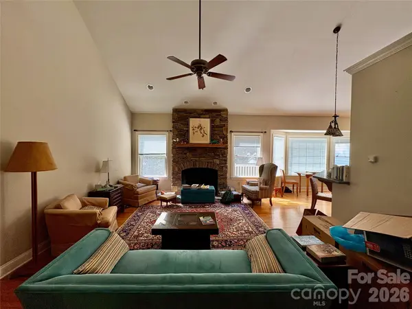 502 Pace RD, Hendersonville, NC 28792