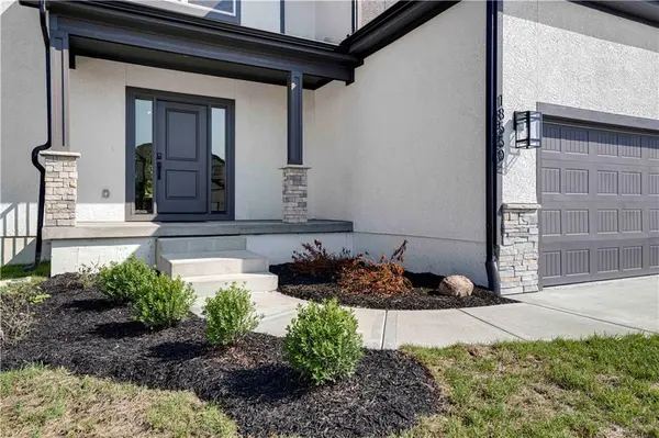 18550 W 195 ST #W, Spring Hill, KS 66083