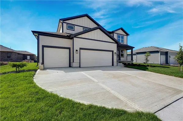 18555 W 195 ST #W, Spring Hill, KS 66083