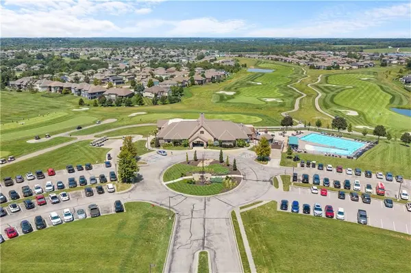 801 Bridgeshire DR, Raymore, MO 64083