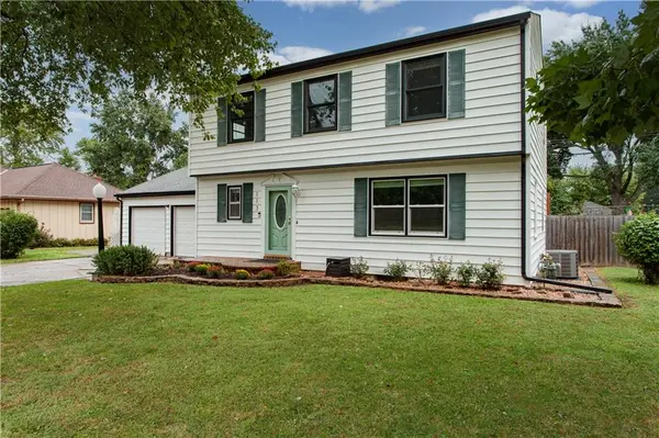 113 Claremont ST, Lee's Summit, MO 64063