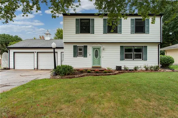 113 Claremont ST, Lee's Summit, MO 64063