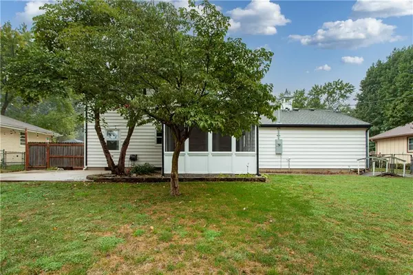 113 Claremont ST, Lee's Summit, MO 64063