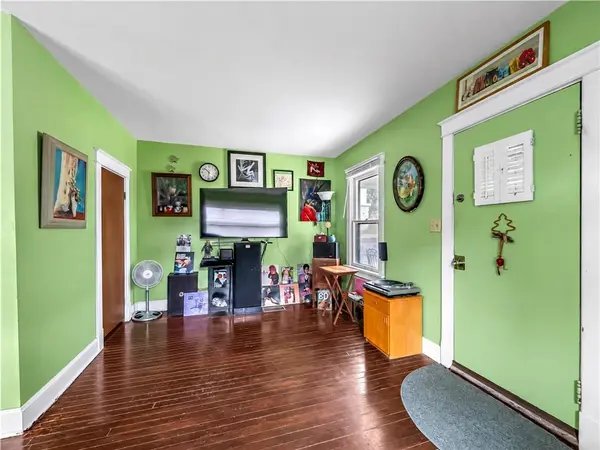 4542 State Line RD, Kansas City, KS 66103
