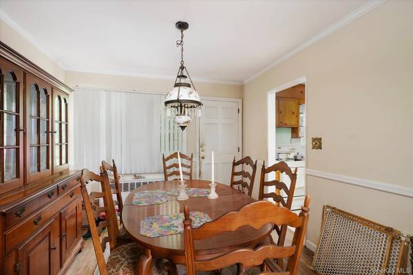 145 Arthur AVE, Floral Park, NY 11001