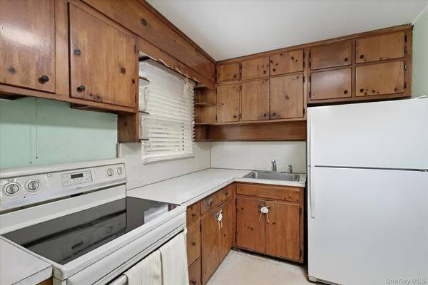 145 Arthur AVE, Floral Park, NY 11001