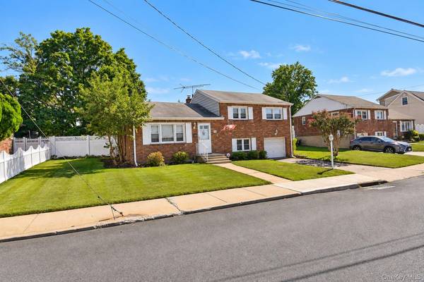 145 Arthur AVE, Floral Park, NY 11001