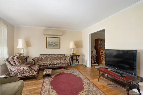 145 Arthur AVE, Floral Park, NY 11001