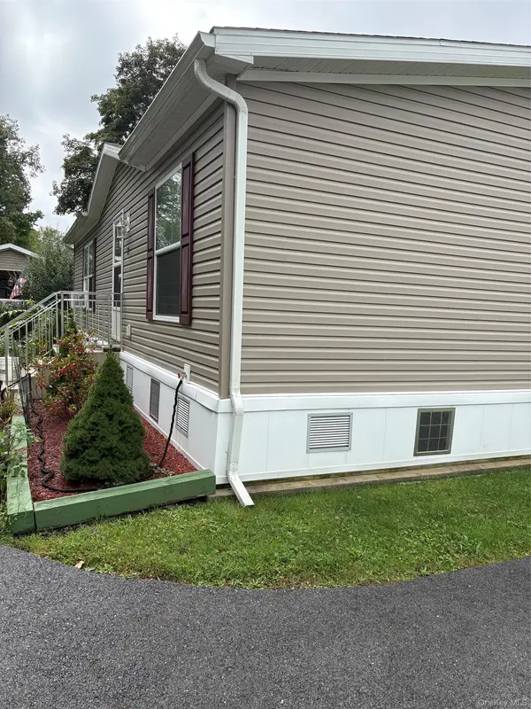 20 Cardinal Rd #89, Hyde Park, NY 12538