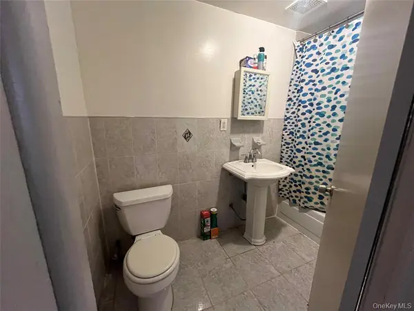 99-22 34th Ave, Corona, NY 11368