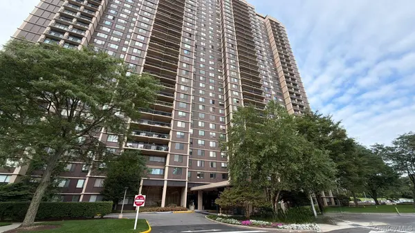 269-10 Grand Central Pkwy #4U, Floral Park, NY 11005