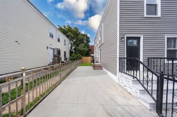 15417 108th AVE, Jamaica, NY 11433