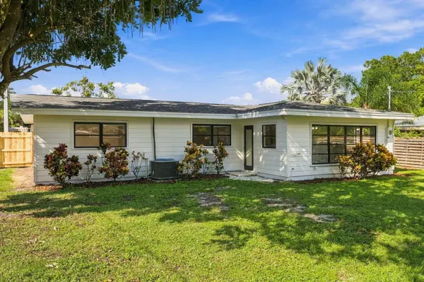 3030 COURTLAND ST, Sarasota, FL 34237