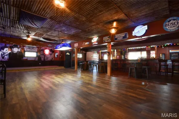 402 W Deck, New Douglas, IL 62074