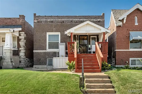 3225 N Taylor AVE, St Louis, MO 63115