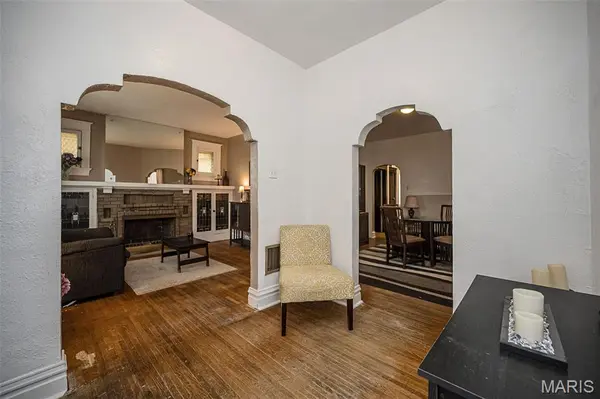 3225 N Taylor AVE, St Louis, MO 63115