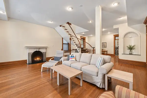 427 W Saint James PL, Chicago, IL 60614