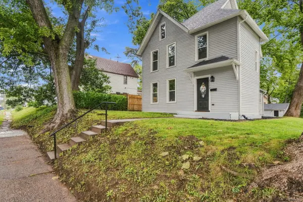 1152 E 13th ST, Davenport, IA 52803