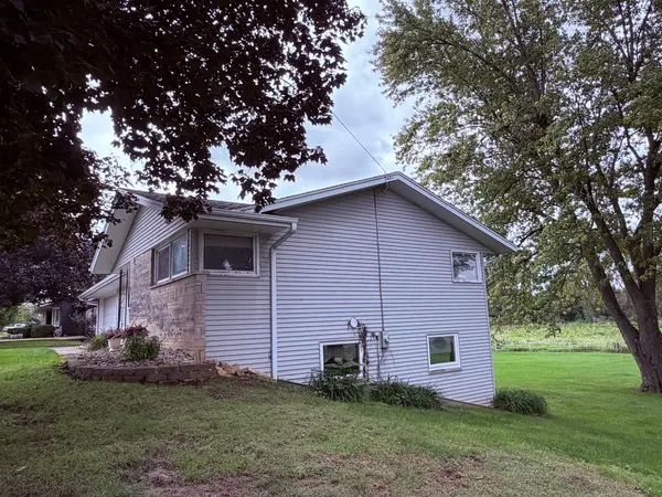 4 Genesee CT, Morrison, IL 61270