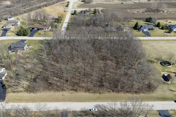203 Kyle LN, Kirkland, IL 60146
