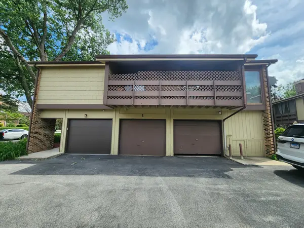 1 Stony Creek DR #1B, Palos Hills, IL 60465