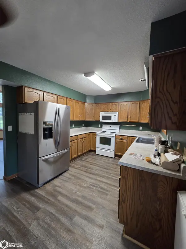 1213 1St AVE, Oskaloosa, IA 52577