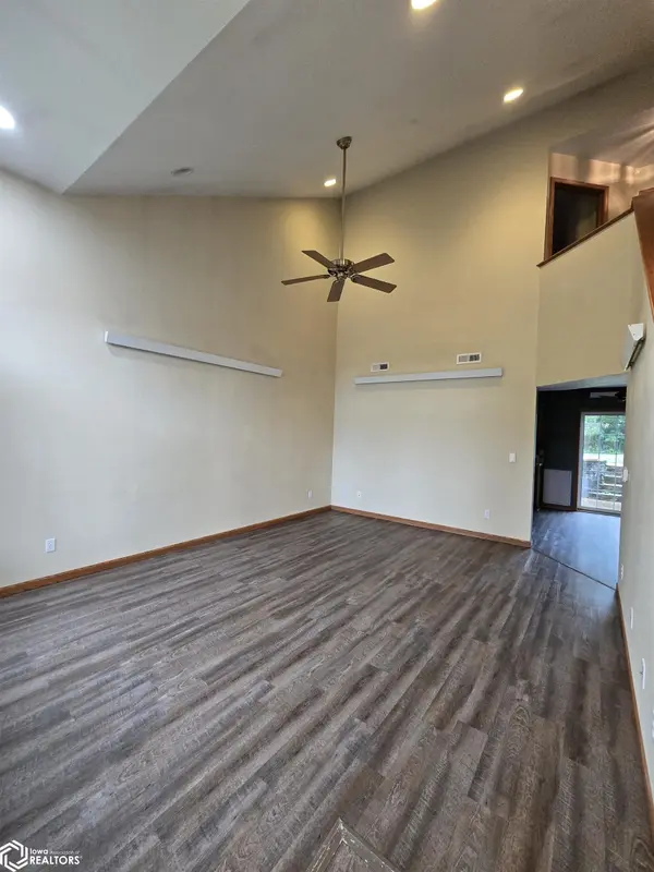 1213 1St AVE, Oskaloosa, IA 52577