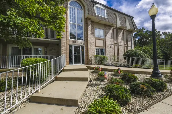 306 Swan DR #2a, Dyer, IN 46311
