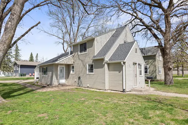 437 Linden AVE SW, Hutchinson, MN 55350