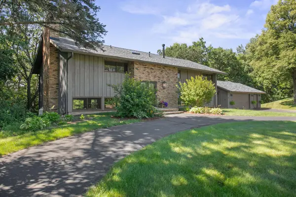 565 Lakota LN, Chaska, MN 55318