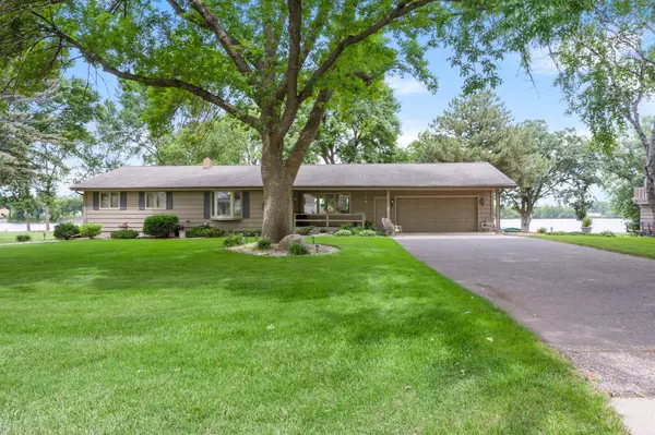 830 Lakewood DR SW, Hutchinson, MN 55350