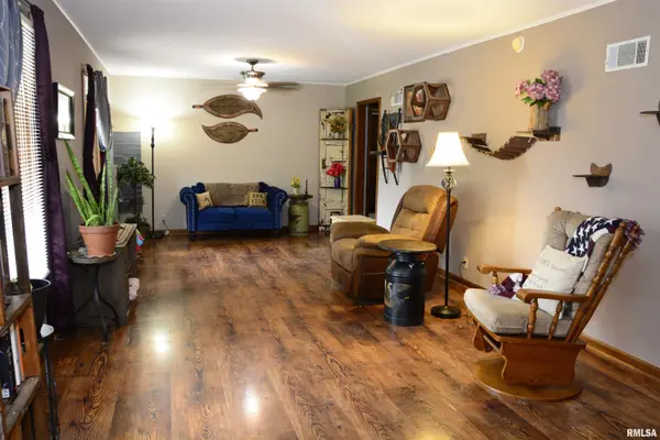 11 WOODLAND LN, Macomb, IL 61455