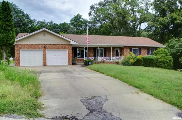 11 WOODLAND LN, Macomb, IL 61455