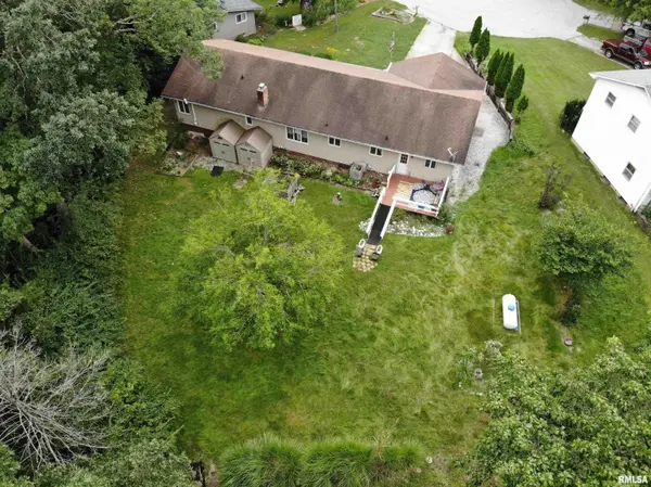 11 WOODLAND LN, Macomb, IL 61455